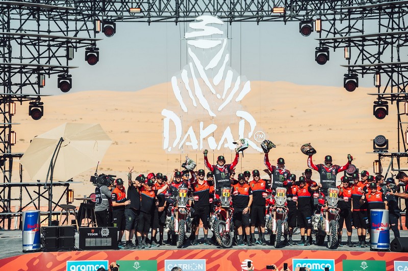 iZap Softworks - Equipe Monster Energy Honda HRC fecha Rally Dakar 2025 com dois pilotos no pódio das motos