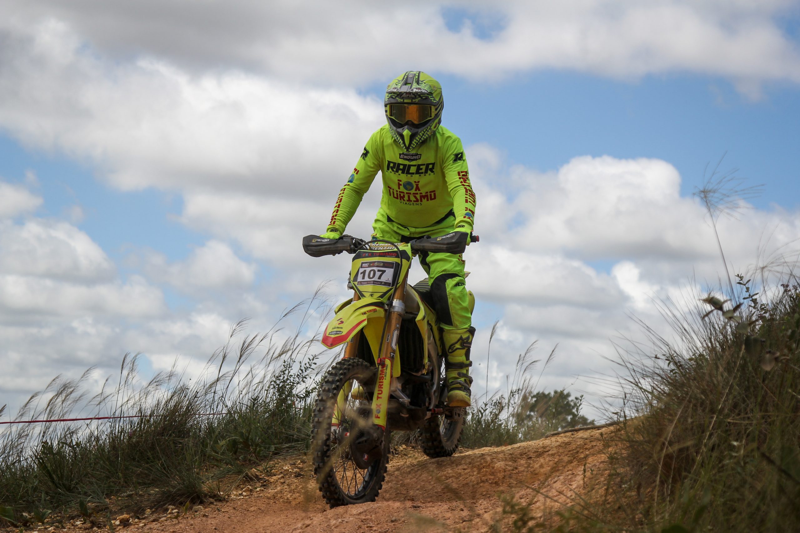 iZap Softworks - Presença de pilotos e público marcam a abertura do Desafio Extreme em Sete Lagoas