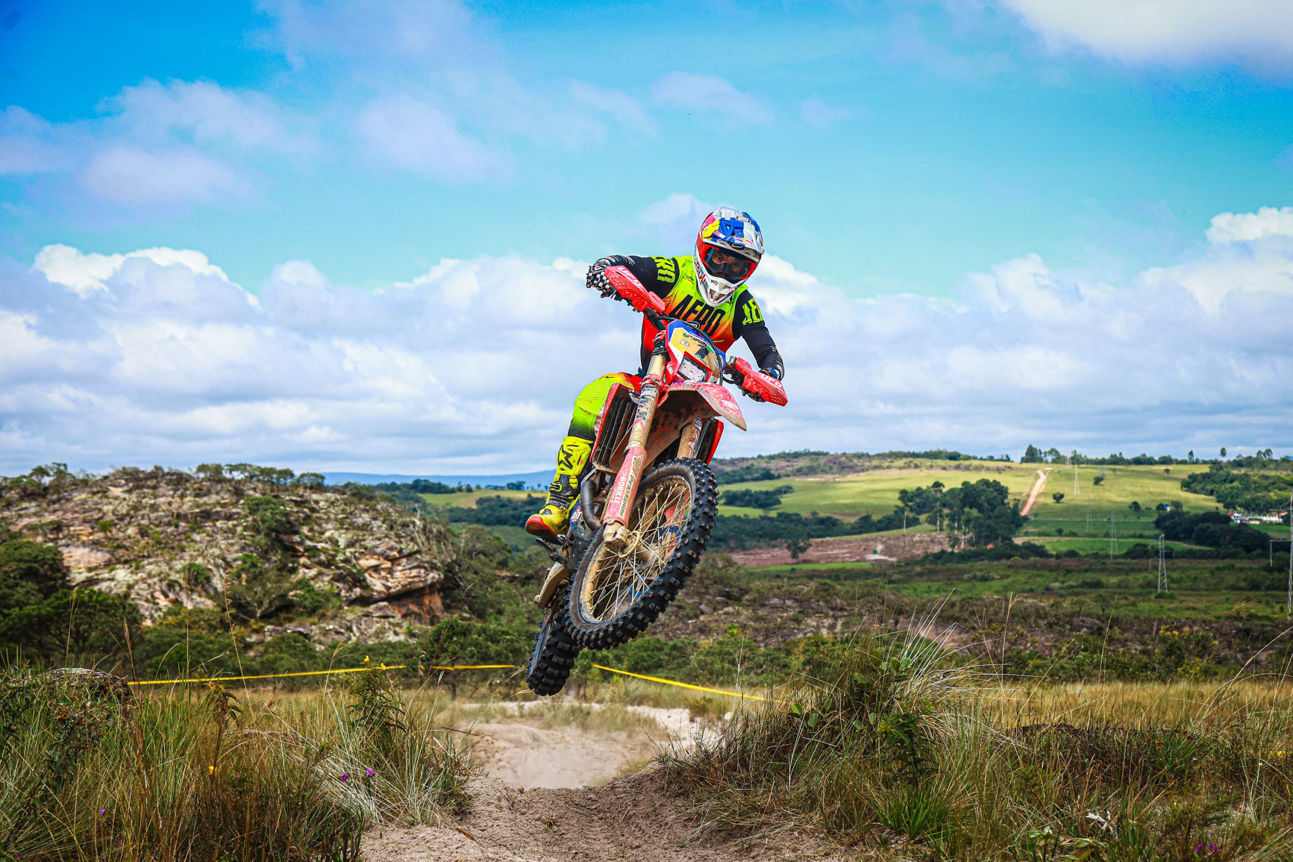 iZap Softworks - Bruno Crivilin e a equipe Honda Racing voltam a vencer no Brasileiro de Enduro