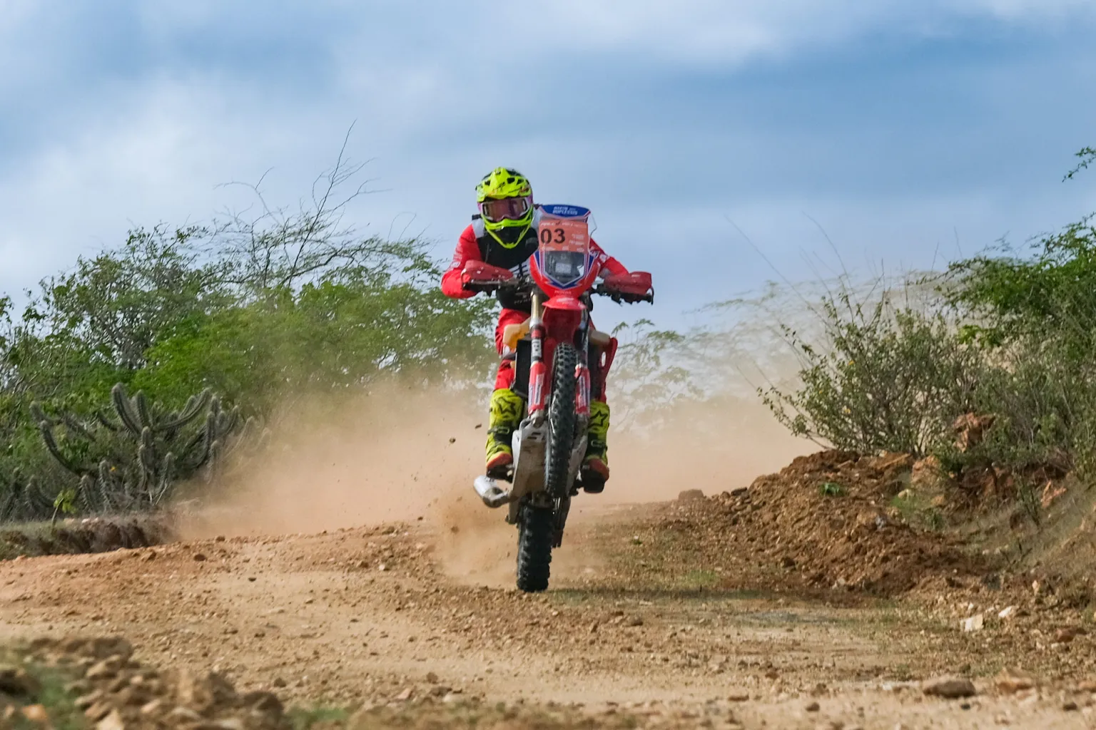 iZap Softworks - Rally RN 1500 chega à metade, com a Honda Racing nas primeiras posições