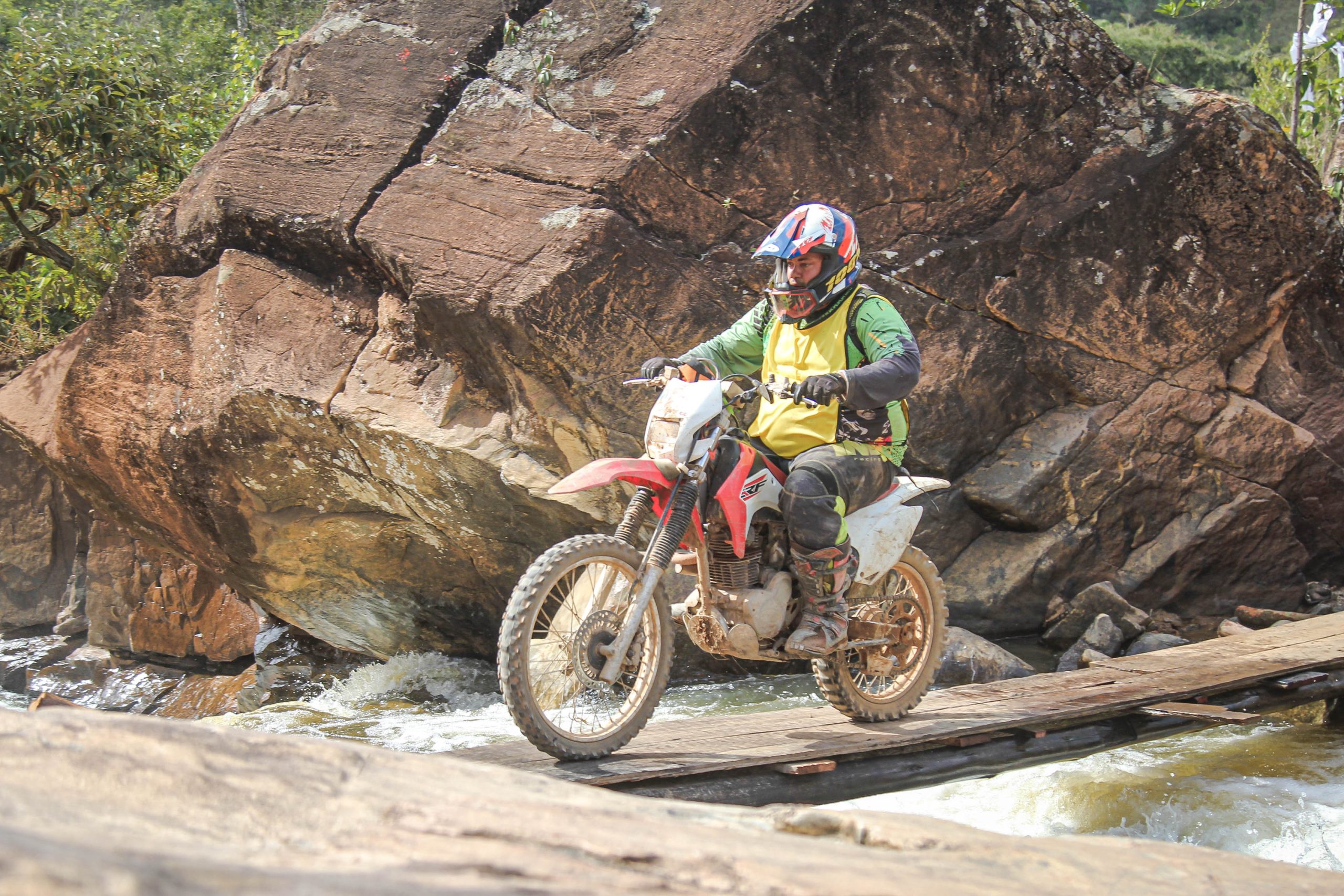 iZap Softworks - Trilhão de motos agita o município de Rio São João em Itatiaiuçu-MG