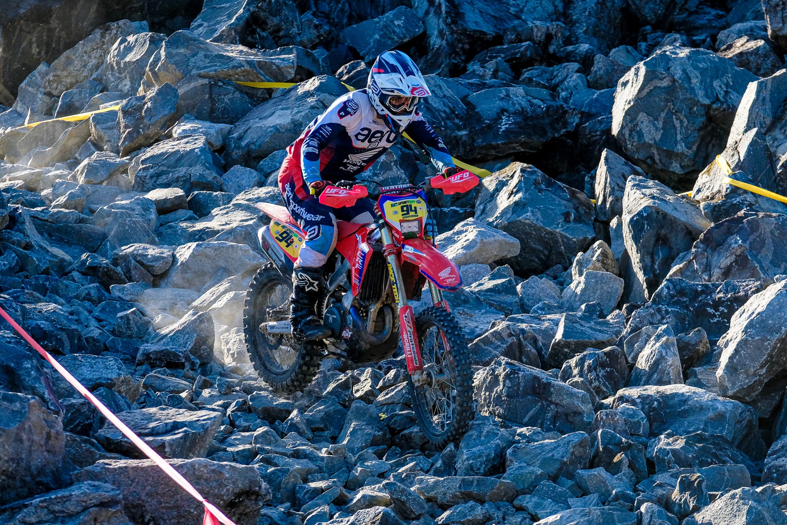 iZap Softworks - Pilotos Honda Racing aceleram pelo Brasil no 99º International Six Days Enduro