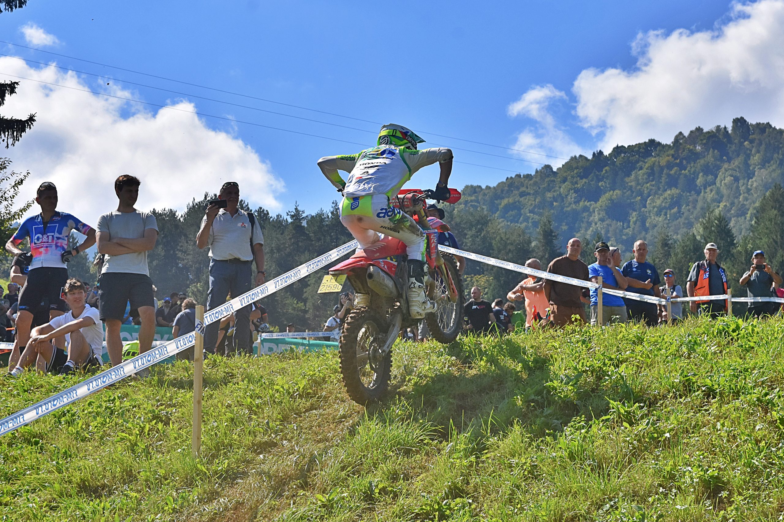 Mais Trilhas Após terceiro dia, Brasil sobe uma posição no International Six Days Enduro 2025