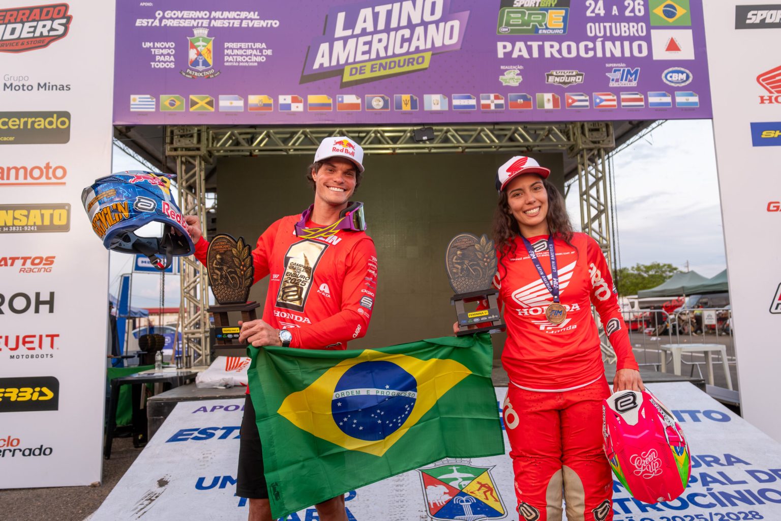 iZap Softworks - Bruno Crivilin (E2) e Bárbara Neves (EF), da Honda Racing, são campeões latino-americanos de enduro