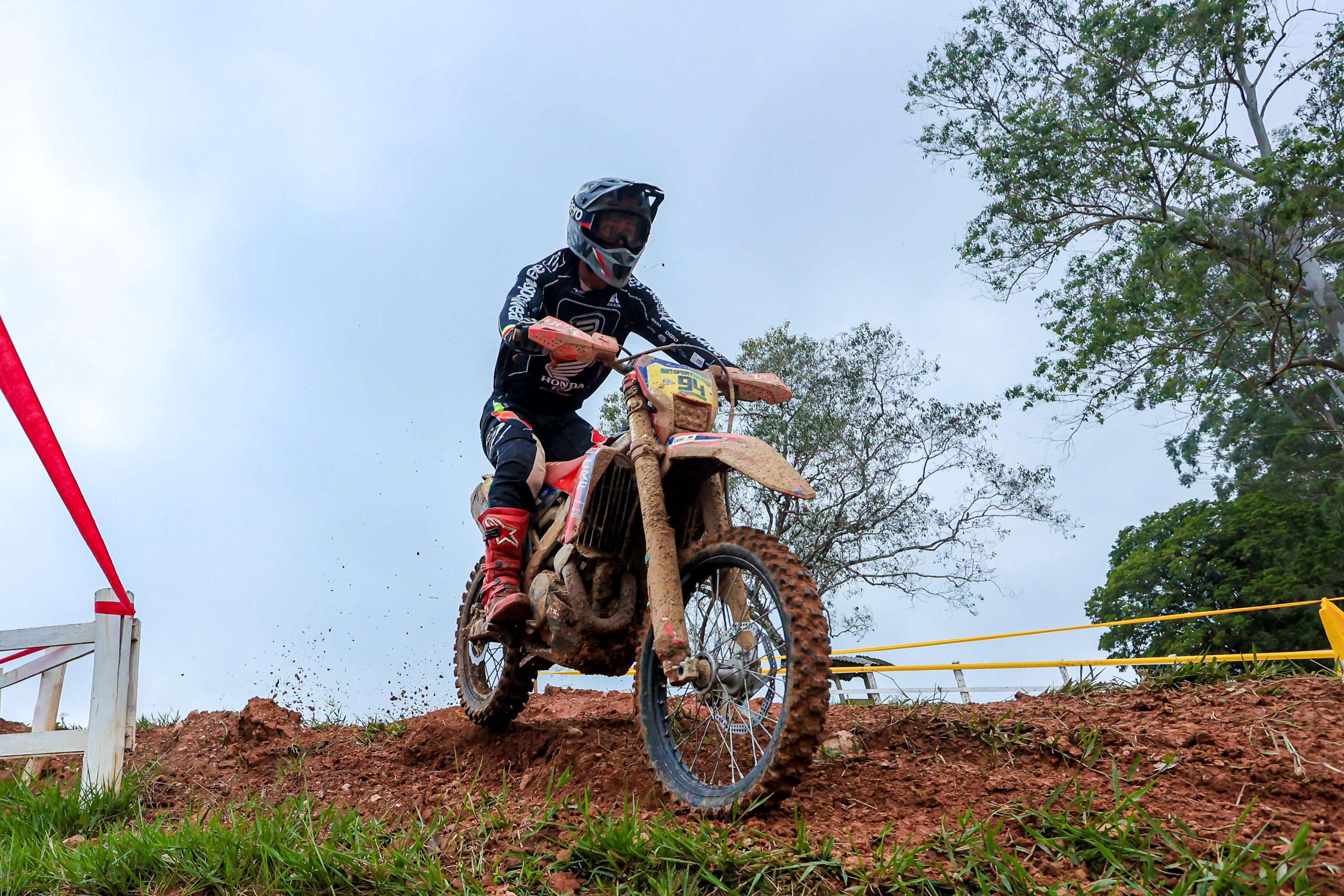 Mais Trilhas Pilotos Honda Racing com as mãos nos títulos do Brasileiro de Enduro 2025