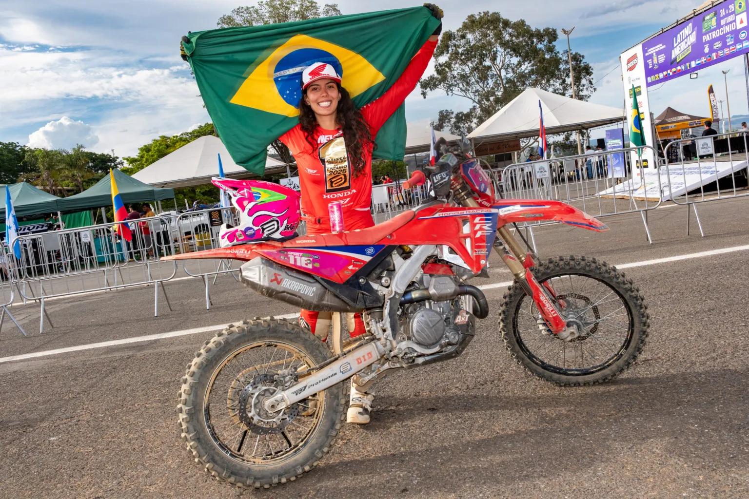 Mais Trilhas Com Prêmio Capacete de Ouro, Bárbara Neves encerra ano de sucesso no motociclismo