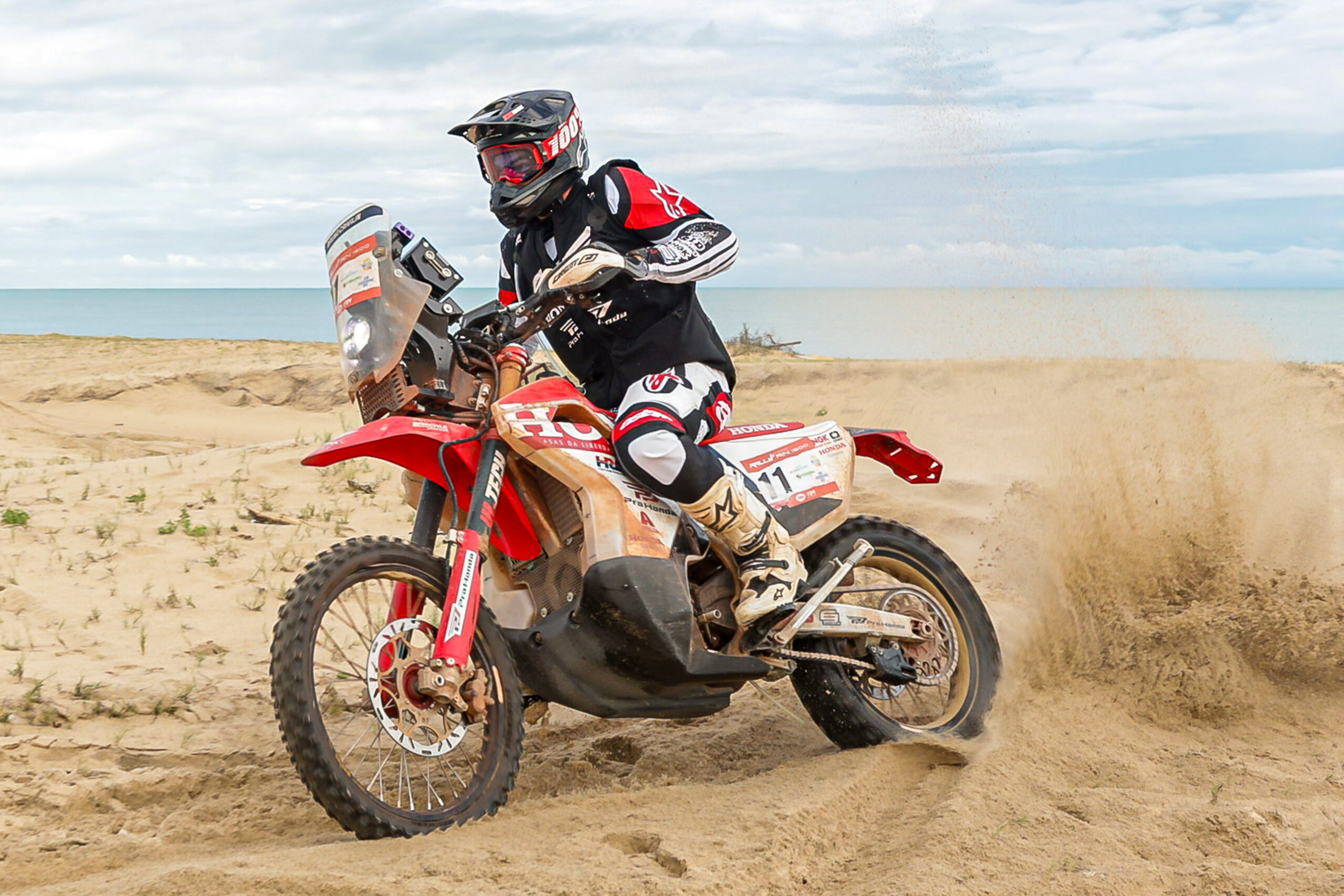 Mais Trilhas Bruno Crivilin, da Honda Racing, defende liderança do Brasileiro de Rally Raid no Paraná