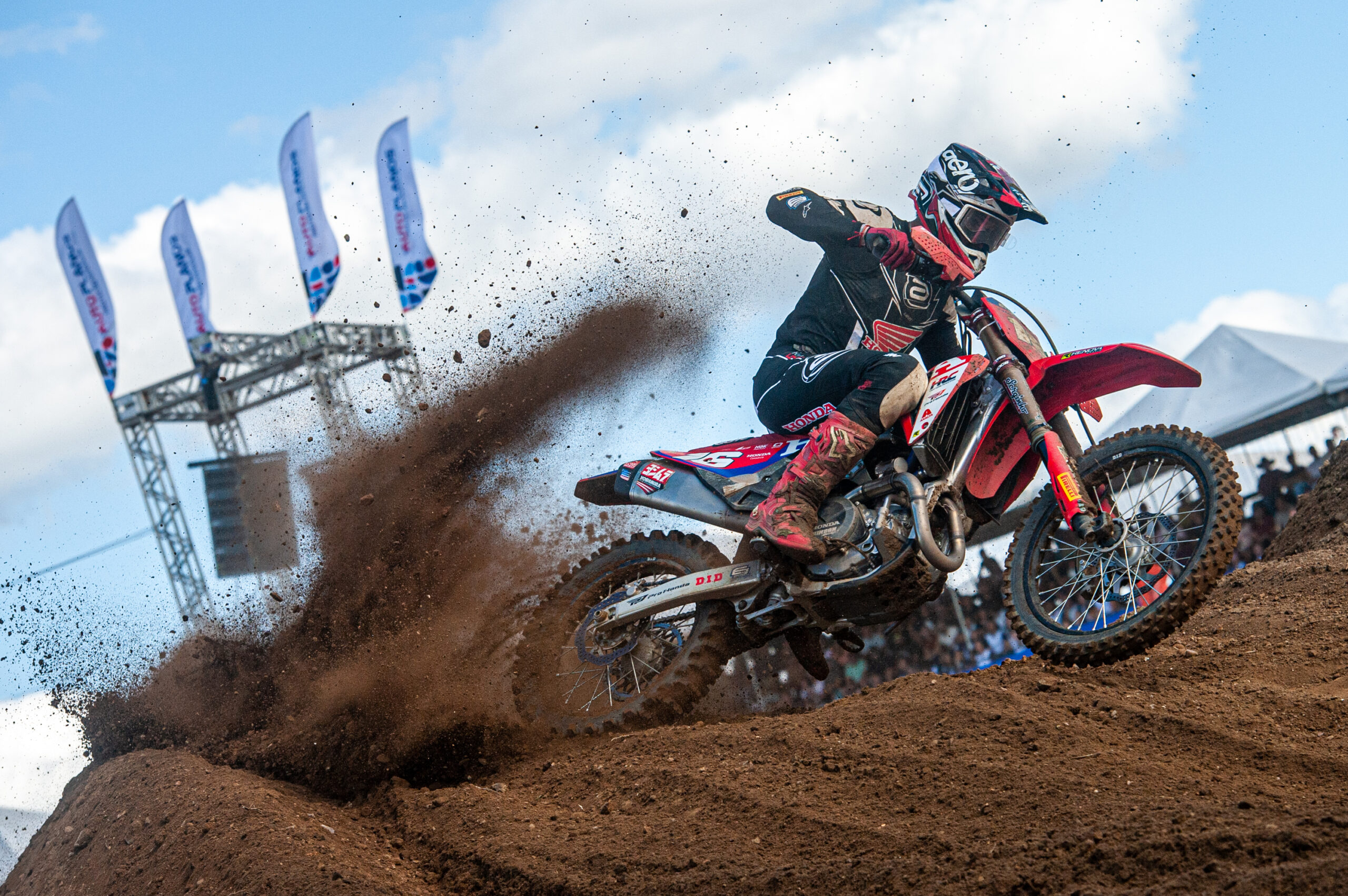 Mais Trilhas Enzo Lopes, da Honda Racing, segue líder após sete etapas do MX1GP Brasil